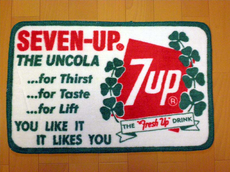 ７ＵＰ★フロアマット★クローバーがインテリアとして最高ぉー★超ポップ系