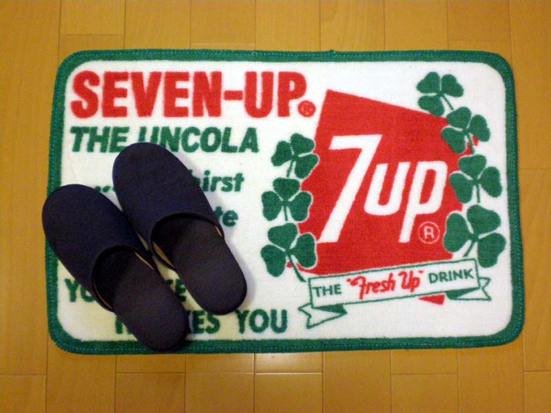 ７ＵＰ★フロアマット★クローバーがインテリアとして最高ぉー★超ポップ系