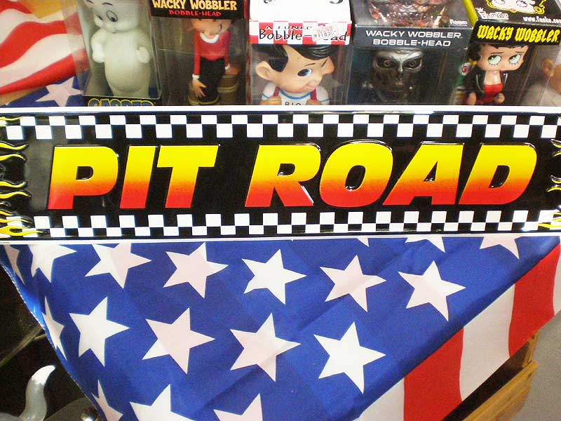 PIＴ ＲＯＡＤ★ストリートサイン★ピットロード★ファイヤーパターンがカッコいい★アメリカンブリキ看板
